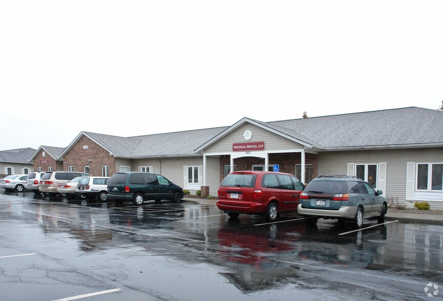 1901 Lac De Ville Blvd, Rochester, NY à louer - Photo de l’immeuble – Image 2 sur 2