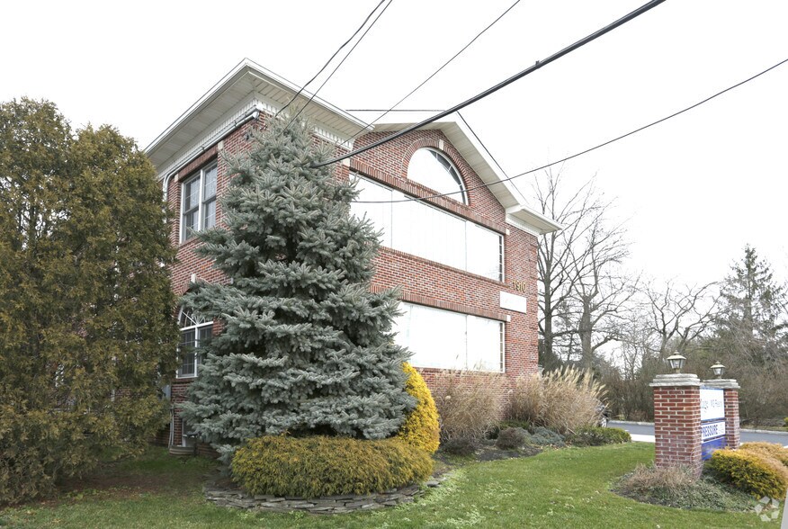 1910 Oak Tree Rd, Edison, NJ à louer - Photo de l’immeuble – Image 3 sur 13