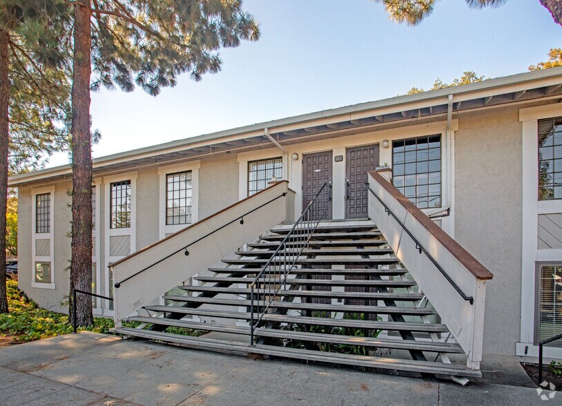 15215 National Ave, Los Gatos, CA à louer - Photo de l’immeuble – Image 3 sur 5