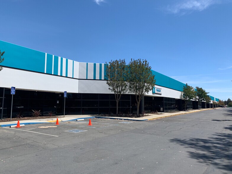 5600 Imhoff Dr, Concord, CA à louer - Photo de l’immeuble – Image 1 sur 4
