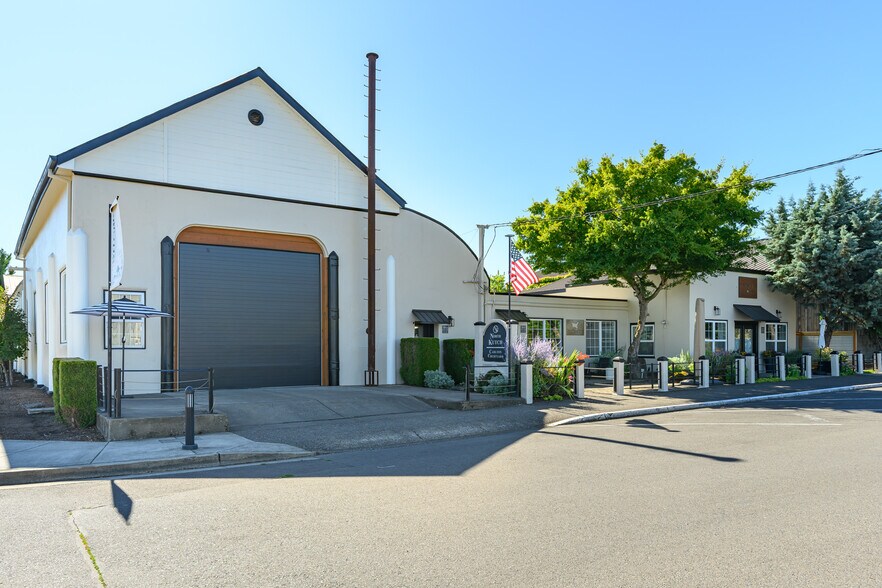 258 N Kutch St, Carlton, OR à louer - Photo de l’immeuble – Image 2 sur 23