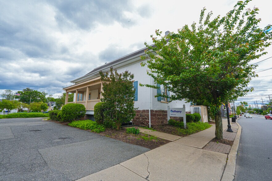 12-19 River Rd, Fair Lawn, NJ à vendre - Photo de l’immeuble – Image 2 sur 28