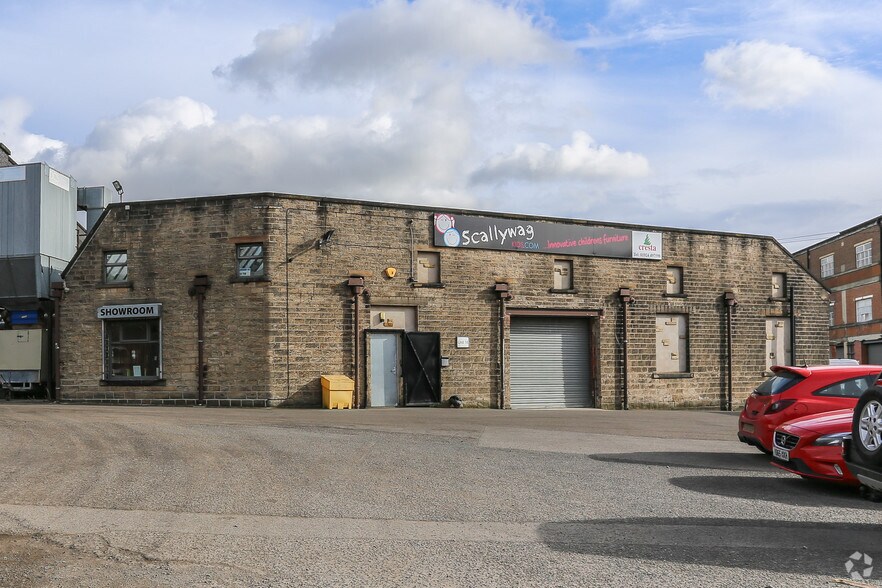 Huddersfield Rd, Mirfield à vendre - Photo de l’immeuble – Image 2 sur 2