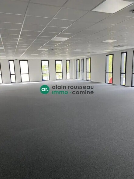 Bureau dans Trélazé à louer - Photo de l’immeuble – Image 3 sur 4