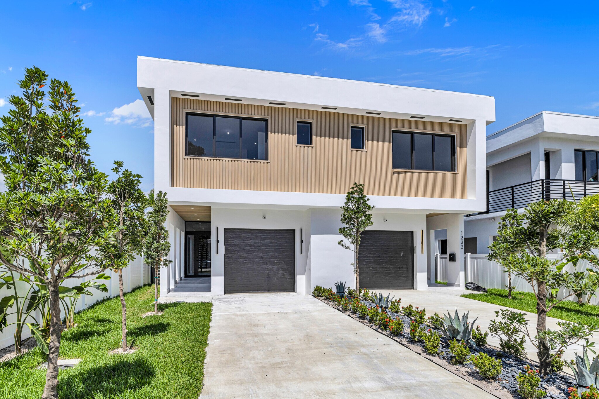 1233 NE 12th Ave, Fort Lauderdale, FL à vendre Photo principale– Image 1 sur 56