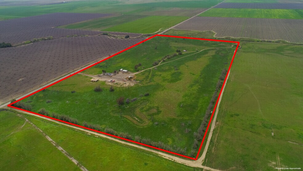 41605 Sutter Ave, Coalinga, CA à vendre - Aérien – Image 1 sur 18