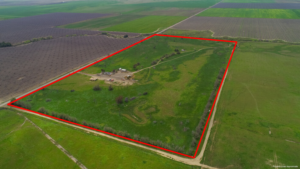 41605 Sutter Ave, Coalinga, CA à vendre - Aérien – Image 1 sur 19