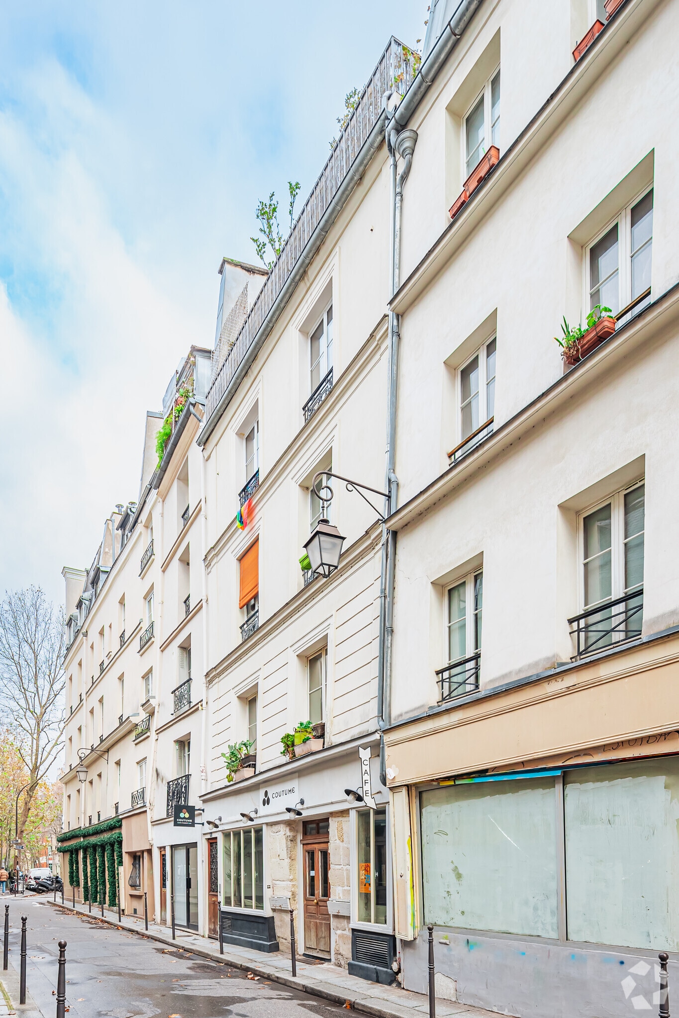 Immeuble residentiel dans Paris à vendre Photo principale– Image 1 sur 2