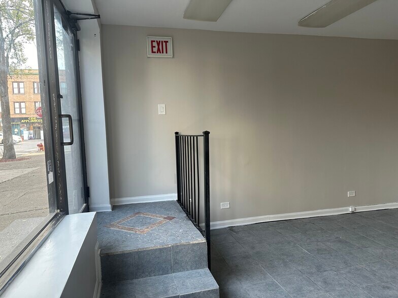 1606 N Harding Ave, Chicago, IL à louer - Photo de l’immeuble – Image 2 sur 8