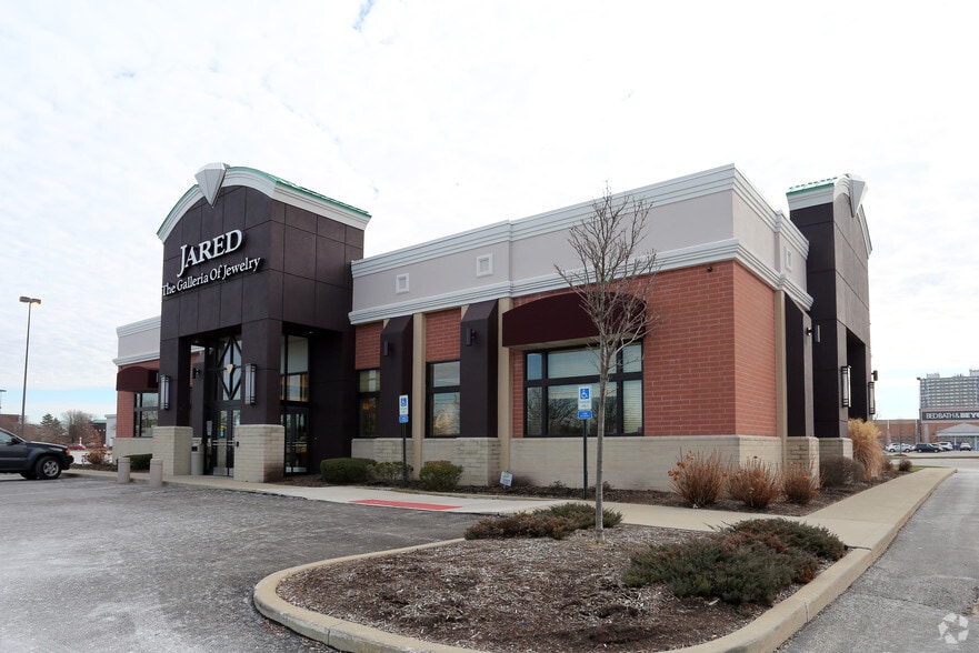 25851 Brookpark Rd, North Olmsted, OH à vendre - Photo principale – Image 2 sur 3