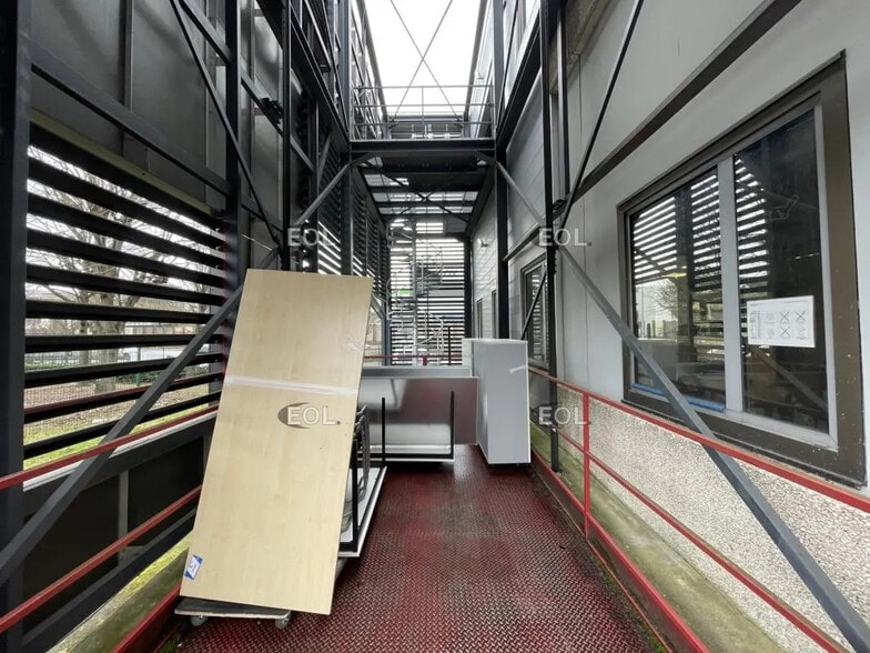 Local d’activités dans Nanterre à louer - Photo de l’immeuble – Image 3 sur 4
