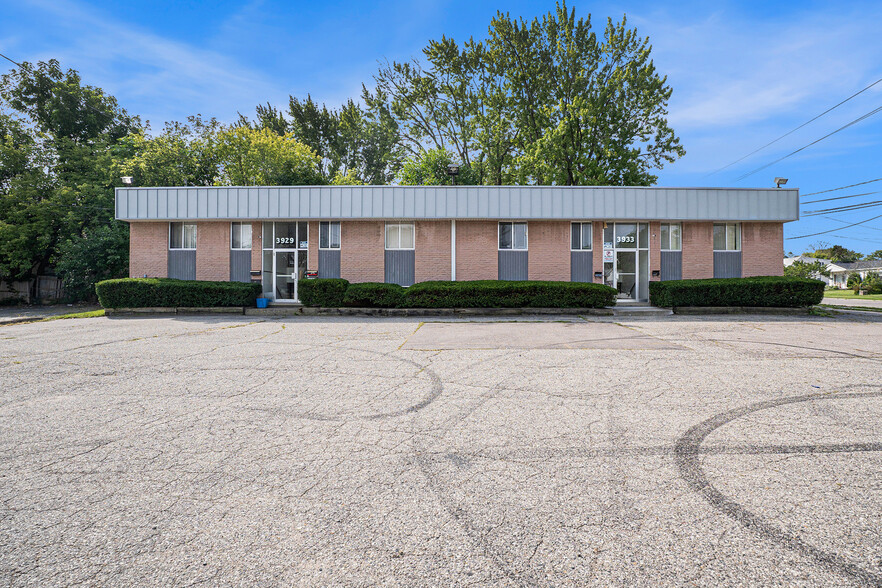 3929-3933 W Court St, Flint, MI à vendre - Photo de l’immeuble – Image 1 sur 29