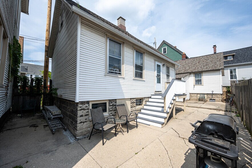 1726 N Arlington Pl, Milwaukee, WI à vendre - Photo de l’immeuble – Image 2 sur 32