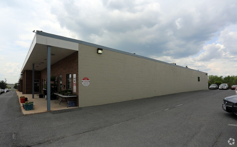16021 Industrial Dr, Gaithersburg, MD à louer - Photo de l’immeuble – Image 2 sur 30