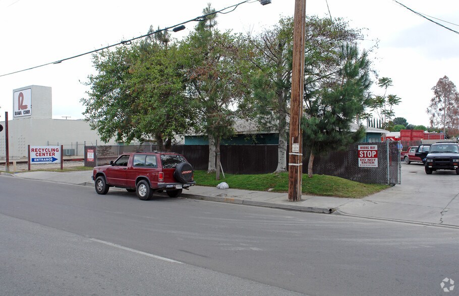 658 W Esplanade Ave, Hemet, CA à vendre - Photo de l’immeuble – Image 3 sur 3