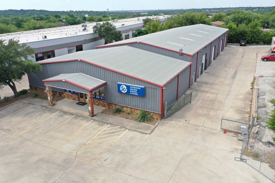 5238 Evers Rd, San Antonio, TX à louer - Photo de l’immeuble – Image 1 sur 54