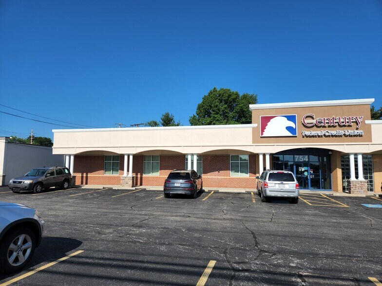 754 Richmond Rd, Richmond Hts, OH à vendre - Photo de l’immeuble – Image 2 sur 2