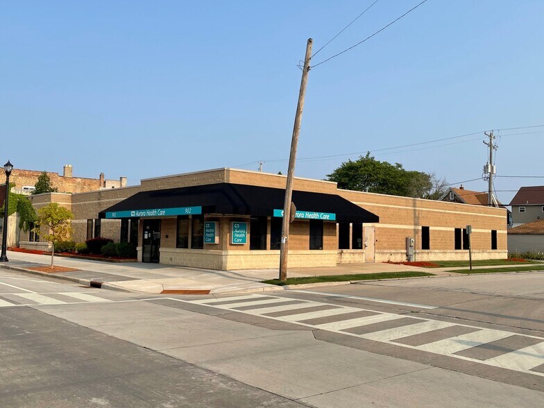 902 Milwaukee Ave, South Milwaukee, WI à louer - Photo principale – Image 1 sur 6