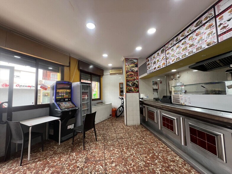 Local commercial dans Torremolinos, Málaga à louer - Photo de l’immeuble – Image 1 sur 42