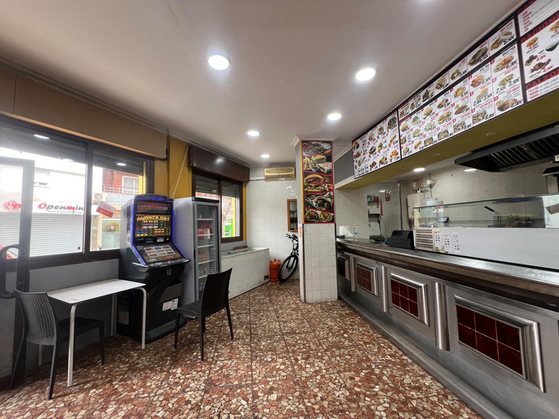 Local commercial dans Torremolinos, Málaga à louer Photo de l’immeuble– Image 1 sur 43