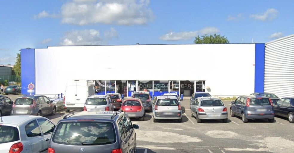Local commercial dans Savigny-le-Temple à louer - Photo de l’immeuble – Image 2 sur 3