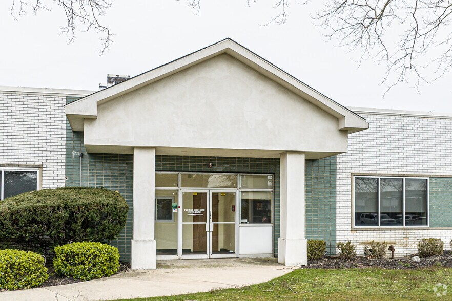 303-325 Marcus Blvd, Deer Park, NY à louer - Photo de l’immeuble – Image 2 sur 3