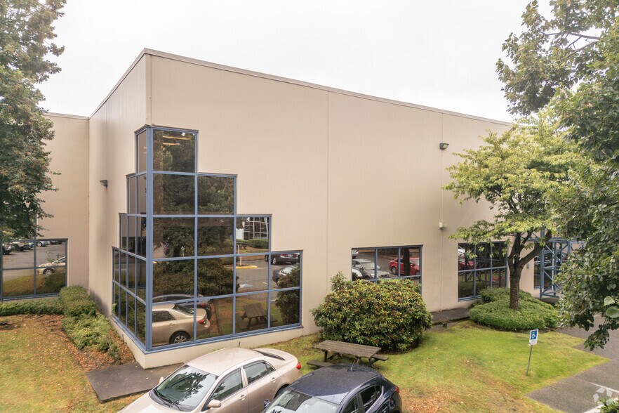 13231 Delf Pl, Richmond, BC à louer - Photo principale – Image 1 sur 17