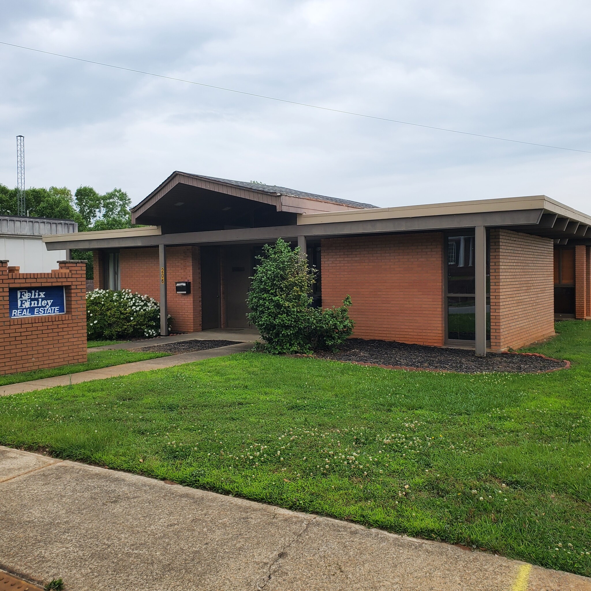 206 E Cedar Rock St, Pickens, SC à louer Photo de l’immeuble– Image 1 sur 8