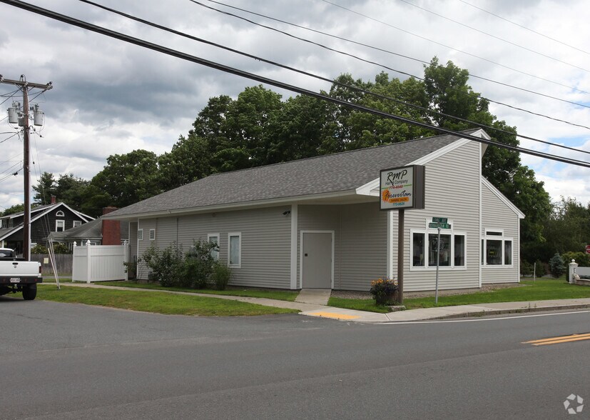 443-445 Bernardston Rd, Greenfield, MA à vendre - Photo de l’immeuble – Image 3 sur 3