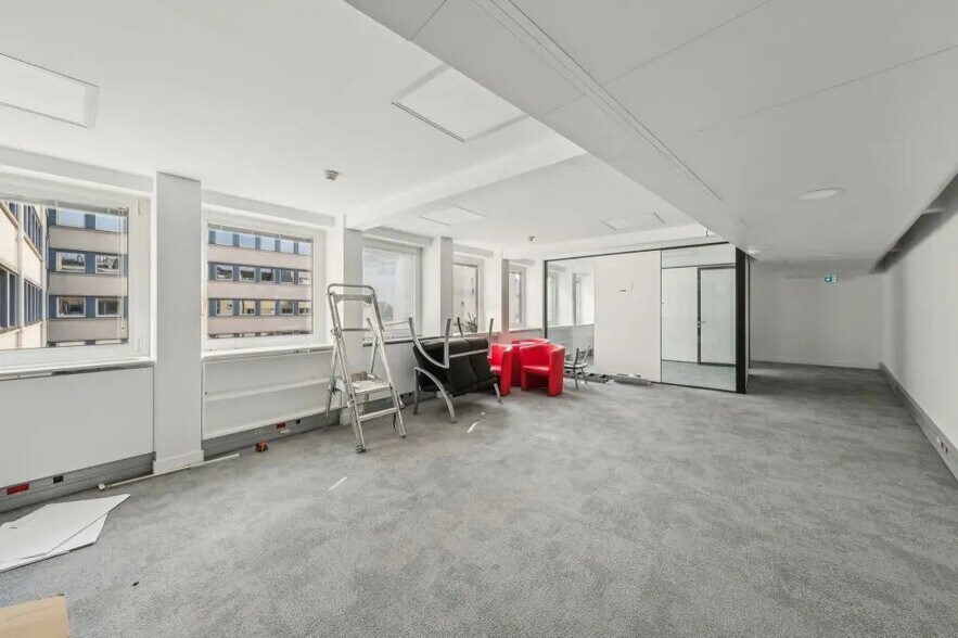 137-139 Rue De L'Universite, Paris à louer - Photo de l’immeuble – Image 3 sur 12