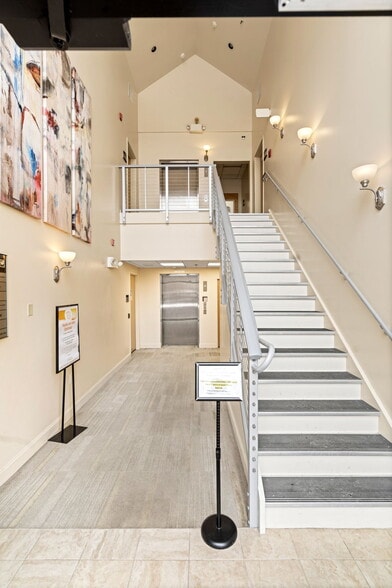 103 Stiles Rd, Salem, NH à louer - Photo intérieure – Image 1 sur 16