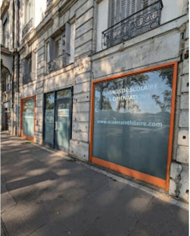 Plus de détails pour Local commercial à vendre