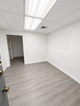 10835-10841 Santa Monica Blvd, Los Angeles, CA à louer Photo intérieure– Image 2 sur 2