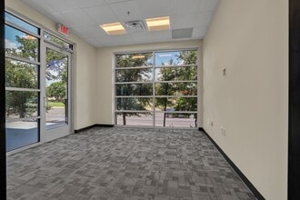 8701 Menchaca Rd, Austin, TX à louer Photo intérieure– Image 2 sur 17