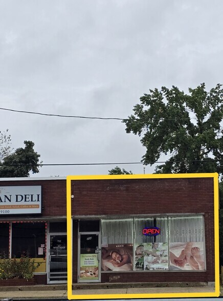 702-704 Walt Whitman Rd, Melville, NY à louer - Photo de l’immeuble – Image 3 sur 4