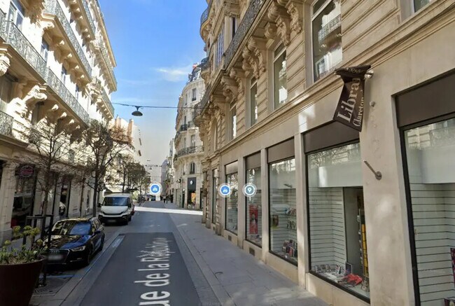 Plus de détails pour Local commercial à vendre