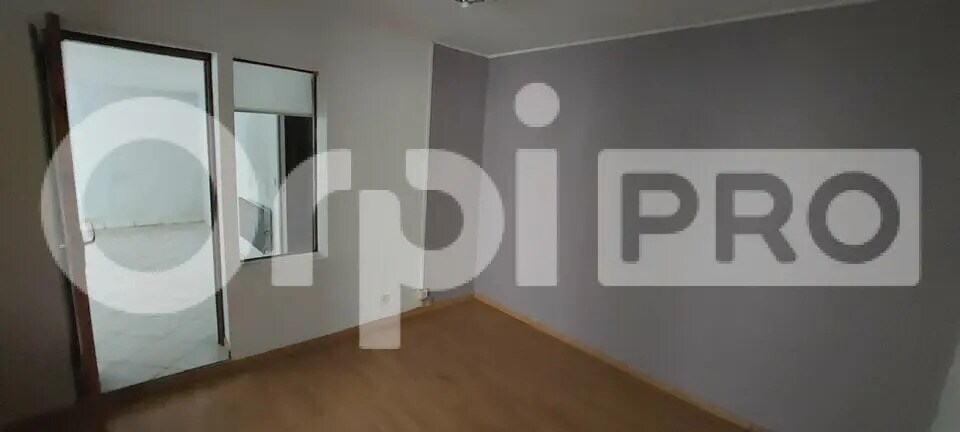 Local commercial dans La Chapelle-en-Serval à vendre - Photo de l’immeuble – Image 2 sur 8