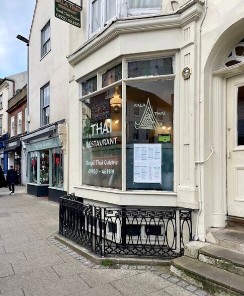 High Street, Ware à louer - Photo de l’immeuble – Image 2 sur 2