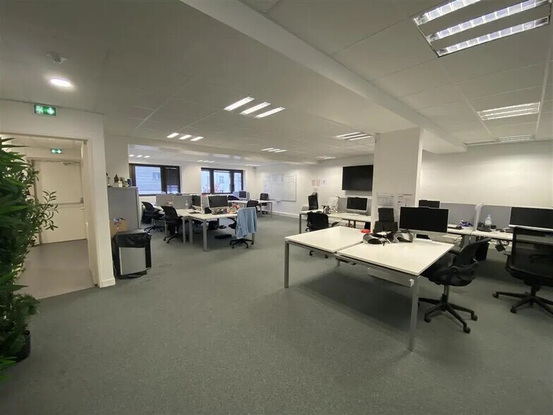 Bureau dans Neuilly-sur-Seine à louer - Photo de l’immeuble – Image 3 sur 8