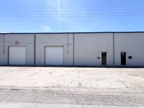 2402-2404 Blue Smoke Ct, Fort Worth, TX à louer Photo de l’immeuble– Image 1 sur 6