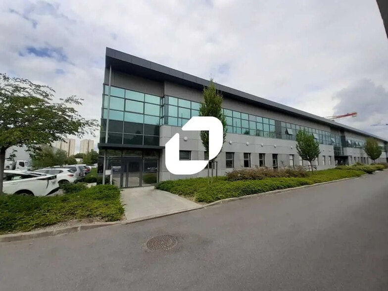 Bureau dans Noisy-le-Sec à louer - Photo de l’immeuble – Image 2 sur 8