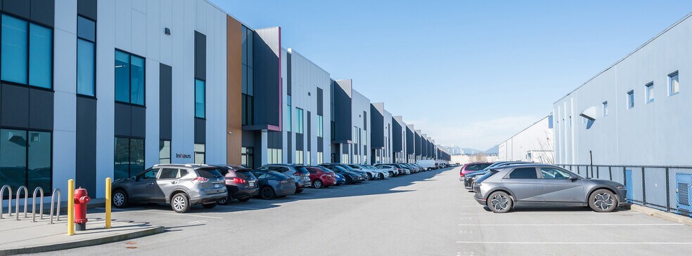 6355 Graybar Rd, Richmond, BC à louer - Photo de l’immeuble – Image 3 sur 5