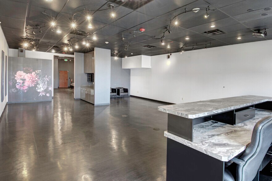 195 S Union Blvd, Lakewood, CO à louer - Photo de l’immeuble – Image 1 sur 30