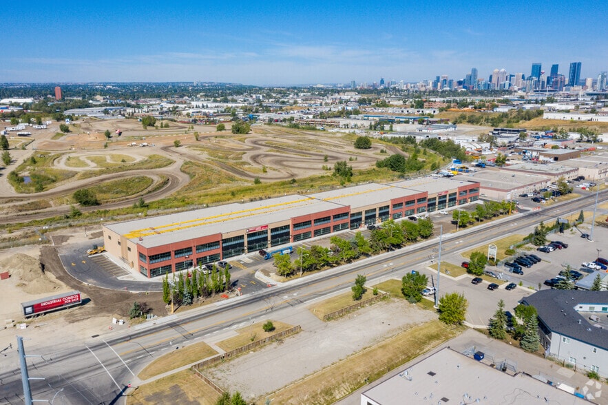 5035-5075 11 St SE, Calgary, AB à vendre - Aérien – Image 3 sur 5