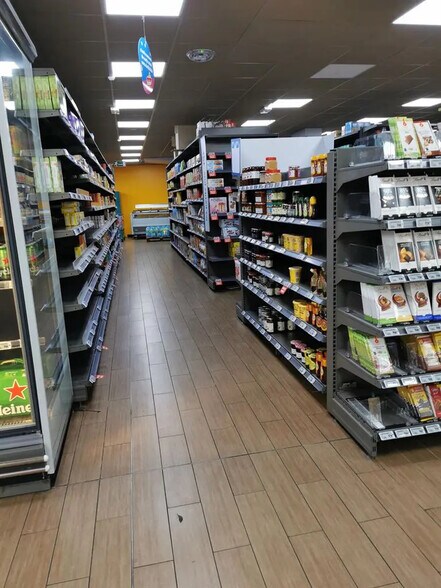 Local commercial dans Ivry-Sur-Seine à vendre - Photo de l’immeuble – Image 2 sur 9