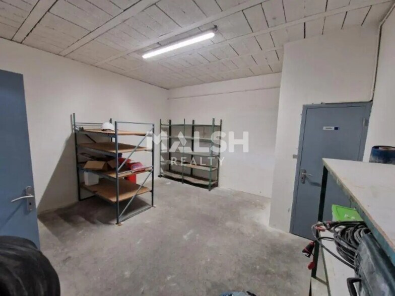 Local d’activités dans Grigny à louer - Photo de l’immeuble – Image 3 sur 14