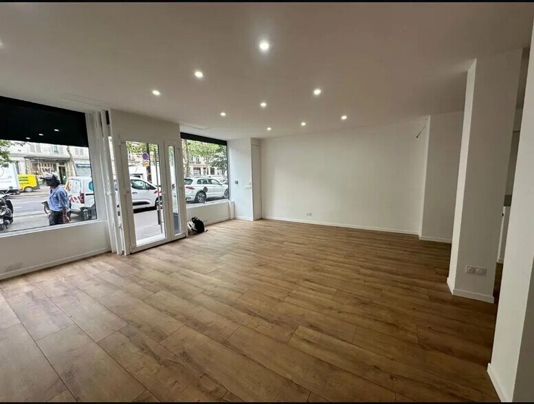 Local commercial dans Paris à louer - Photo de l’immeuble – Image 3 sur 7