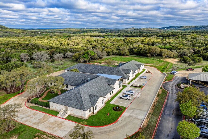 501 Ranch to Market Rd, Wimberley, TX à vendre - Photo de l’immeuble – Image 1 sur 12