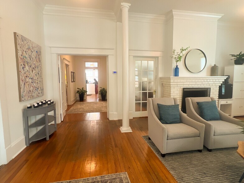 221 Glenwood Ave, Raleigh, NC à vendre - Photo de l’immeuble – Image 2 sur 14