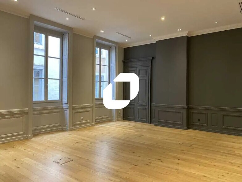 14 Rue Royale, Lyon à louer - Photo de l’immeuble – Image 2 sur 8
